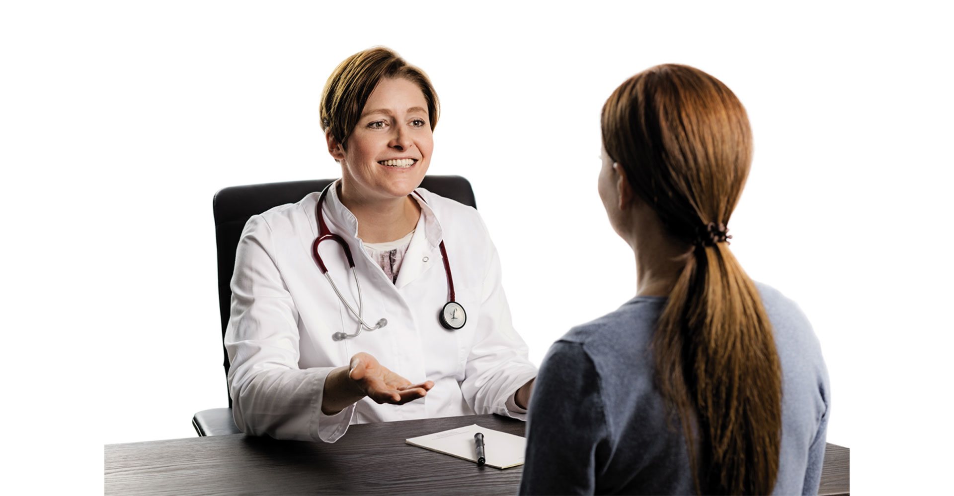 Dr. Manuela Kaus im Gespräch mit einer Patientin